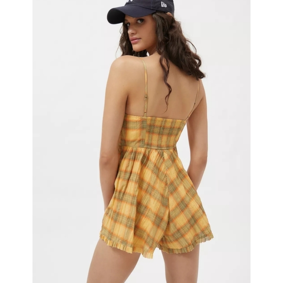 Urban Outfitters Lorelei Sleeveless Yellow Plaid Romper - Picture 2 of 15